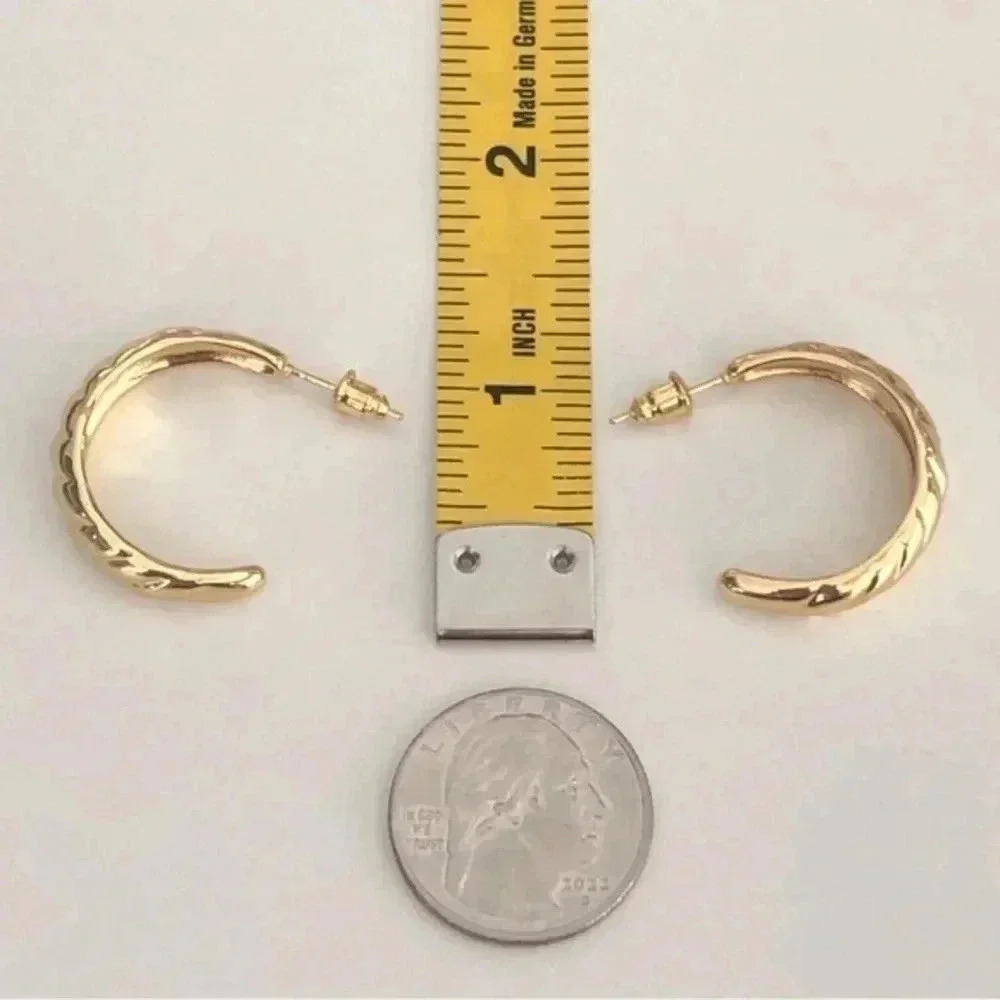 14k Gold Plated Retro 80’s Scallop Hoop Earrings NWT - Picture 4 of 4